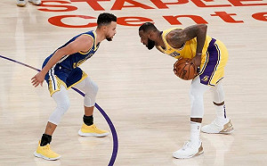 NBA／柯瑞自曝曾羨慕詹皇能飛身灌籃