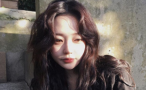 網紅挑戰潛水認證！粉絲浮誇嘆：像美人魚