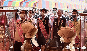 台南下雨了！黃偉哲赴保安宮參拜祈雨 「有拜有保庇」