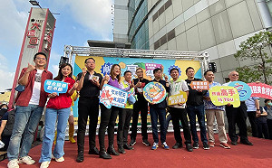 「鹹酥雞嘉年華」陳其邁豪邁領吃  預告明年辦全台鹹酥雞擂台賽