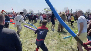 只能有一個「Josh」！全美數百Josh大亂鬥 募得22萬元捐兒童醫院