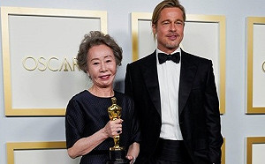 得獎後台被問「小布聞起來怎麼樣」？尹汝貞犀利妙答：我又不是狗