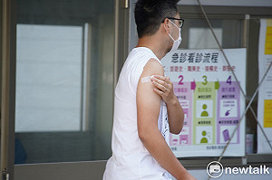 部桃明啟動華航專案增設醫療站 鄭文燦籲機組人員配合接種疫苗