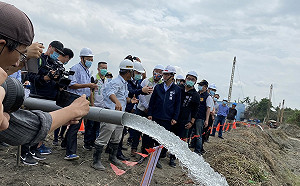 持續關切水情不鬆懈  陳其邁緊盯鑿井工程進度為市民拼水源