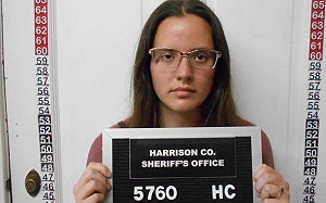 21歲天主教高中女老師車上與15歲學生嘿咻 遭控性侵罪送辦