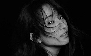 柯佳嬿PO小廚娘美照網暴動!笑虧自己「穿這樣煮菜很有事」
