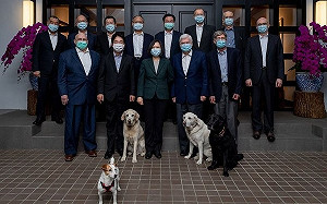 總統:合法領養退役搜救犬 無須為政治扭曲