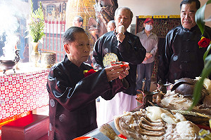 萬和宮迎媽祖  契子女回宮祝壽、三獻禮祭典、字姓戲陸續登場