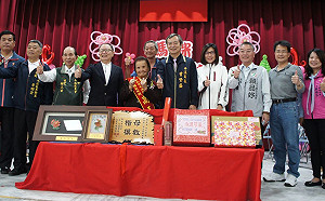 孝心子女奉茗茶 新北平溪表揚10模範母親