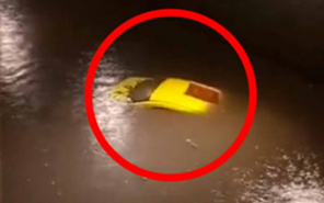 陸「暴雨藍色預警」 重慶車輛被淹僅剩車頂