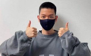 EXO伯賢生日當天入伍!暖曬平頭照安慰粉絲:我去去就回