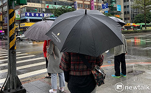 鋒面提前報到!明日起連3天影響台灣 氣象局曝降雨範圍