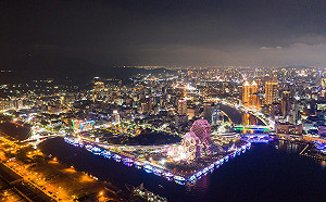 陳其邁接燈 在地子弟王國材返鄉見證台灣燈會重返高雄