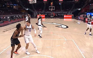 NBA/Doncic揮拳惡犯離場 對手大氣回應:正常卡位動作(影)