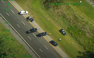 (影) 警車這麼好偷? 美男子偷警車遭截停 又偷另一台上路