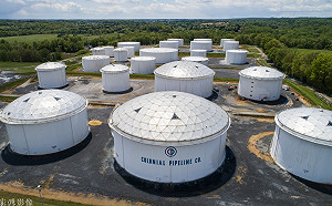 美輸油「大動脈」被駭 多州進入緊急狀態 原油期貨價格暴漲