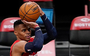 NBA/Mr.大三元!威少破塵封47年紀錄 大O展現風度恭賀