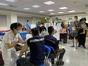 防堵邊境疫情入侵 光田醫院前進台中港區機場施打疫苗