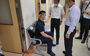 高雄員警指揮交通遭惡男持鐵鎚爆頭！深夜酒駕落網｢殺人未遂｣送辦