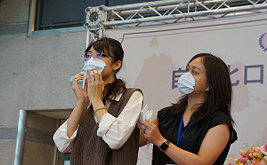 弘光科大設自動化口罩生產實驗室  無耳掛黏貼式口罩今亮相