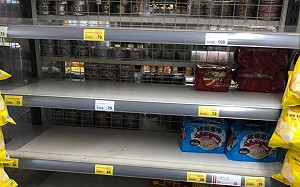 掃貨架!本土疫情升溫 掀民生物資搶購潮