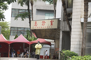 2歲童心跳停止搶救2小時！排隊家長無人發怒 急診醫：四月疫情爆發後第一次感受到這種溫馨