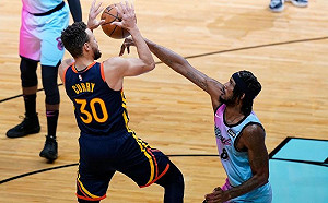 NBA/Curry砍46分還打服對方主控 Morant讚:他是MVP!