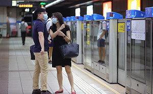 雙北三級警戒後首個上班日 北捷通勤乘客數大減