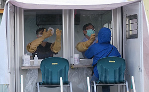 武漢肺炎》彰化疫情升溫!「葡萄家族」群聚14人確診   緊急匡列1300人快篩