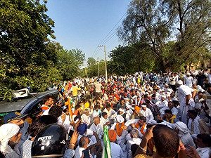 石塊、催淚彈齊飛!印度確診人數飆升 數百農民與警衝突