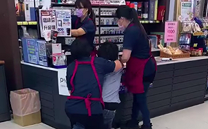 不戴口罩硬闖 全聯店員肉搏壓制：你等警察來！網喊「請支援輸贏」