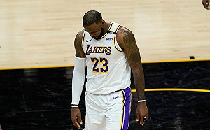 NBA／詹皇遭凶狠犯規受傷　湖人主帥：CP3這動作很危險(影)