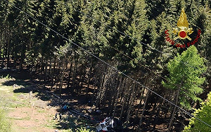 義大利纜車高空墜地  至少14人死亡