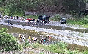 「白浪」湧溪邊戲水烤肉 屏東鄉長怒：同島一命是屁！