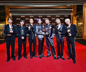 (影) 「世界彈」告示牌奪4獎！BTS刷新韓星紀錄