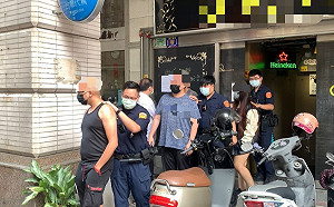 酒吧不賣酒改打麻將 高市警埋伏6小時逮8賭客