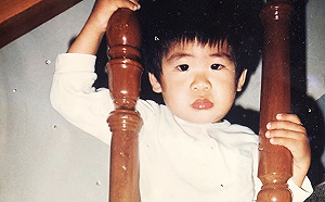 居家防疫能做什麼？蔡哥模仿童年照！嘆：膠原蛋白很重要