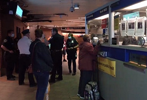 亞裔男竟被非裔推下紐約地鐵月台 列車急剎 警方疑與種族仇恨有關