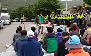 駐韓美軍一個月內運5次物資到薩德基地 反對團體門口示威遭驅離