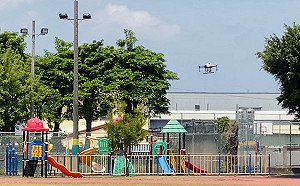 防疫出動無人機！飛進中市泰安國小上空  擴大消毒覆蓋面