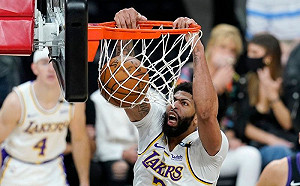 NBA／湖人3星聯手轟75分　湖人主場取勝系列賽2:1領先