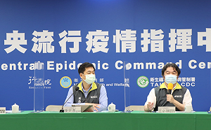 網瘋傳台北醫院量能不足「整排病患躺外面」！指揮中心回應了