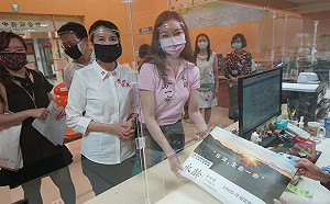 買疫苗完成遞件 台康生技受託申請  郭台銘：全島一心！團結是逆境的解藥