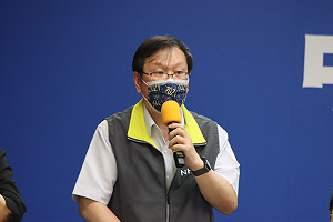 比照唐鳳口罩模式！指揮中心：疫苗可至健保App、超商、藥局預約