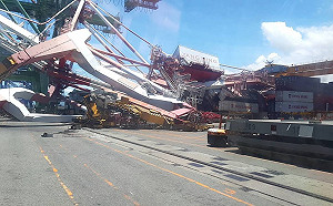 (影)高港碼頭貨櫃輪疑撞起重機  陳其邁指派相關局處馳援