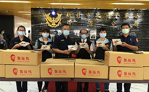 鬍鬚張日供1000份便當 挺新北第一線防疫員警