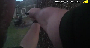 (影) 美14歲女童和12歲男童闖空門偷AK47 和警方開戰30分鐘