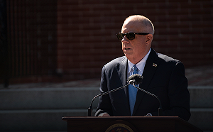 美27紅州終止聯邦疫情補助 提前衝擊390萬失業勞工