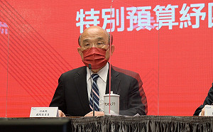 蘇貞昌：嚴肅面對疫情 相信國人心中自有公評