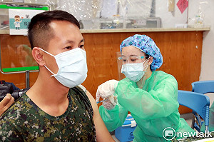 感謝39化兵群協助清消  南市特別撥出疫苗施打量能保障國軍弟兄